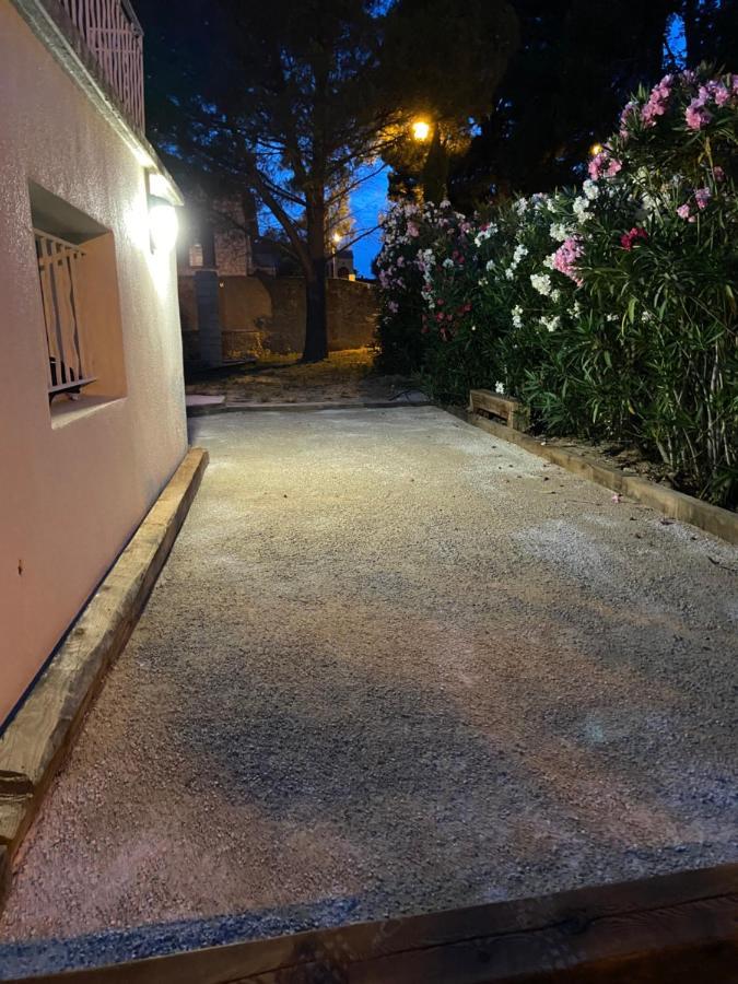 Gite "Au Bout Du Chemin" Бом-де-Вениз Экстерьер фото
